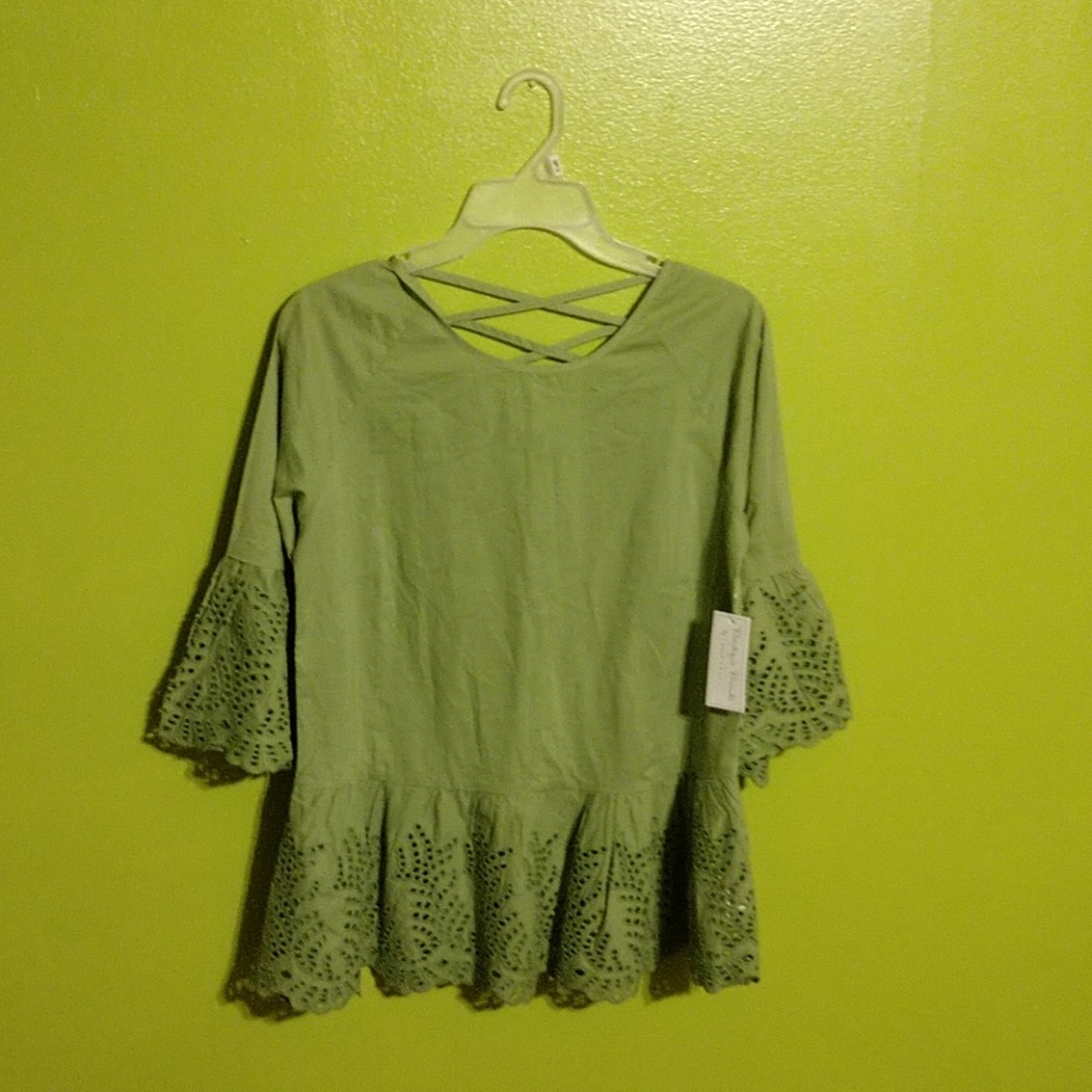 Loose shirt